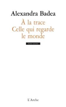 A la trace ; Celle qui regarde le monde