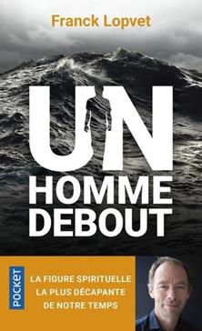 Un homme debout