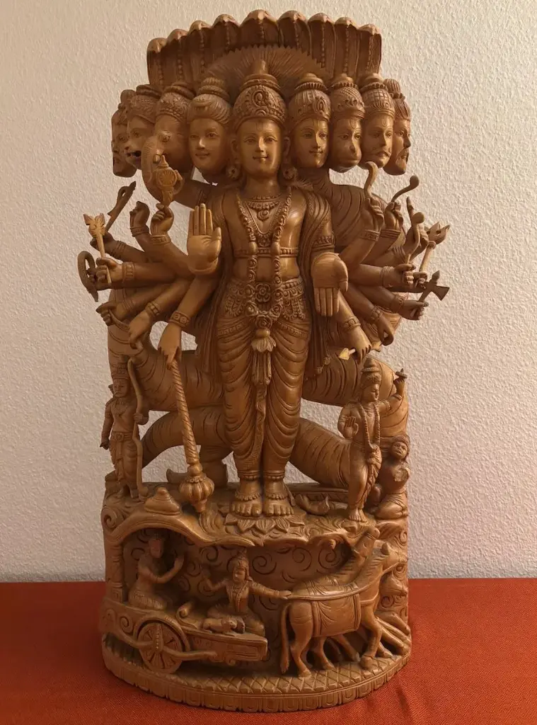 Vishnu / Krishna en bois de cèdre (34 x 68 cm)