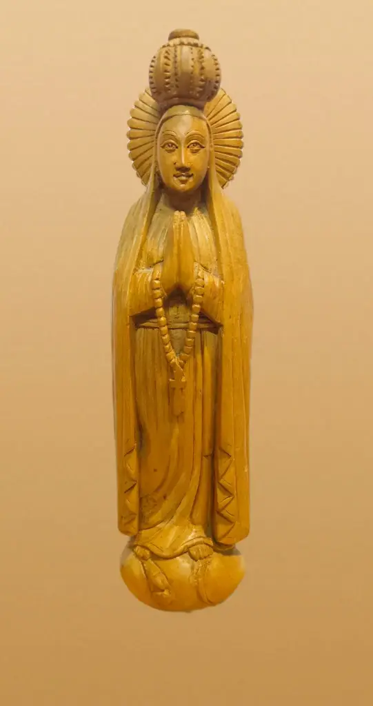 Vierge Marie - Bois de cèdre (30 x 8cm)