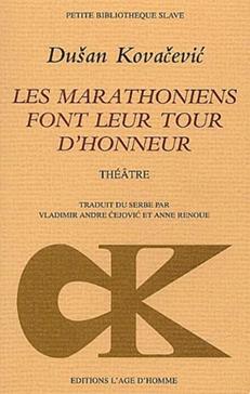 Les marathoniens font leur tour d'honneur.