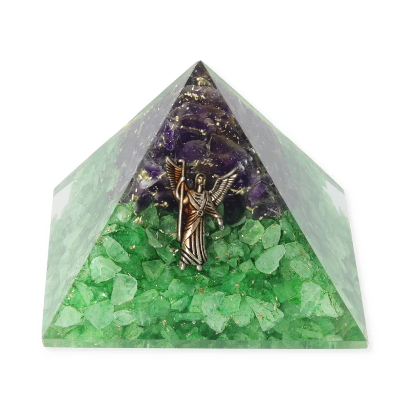 Pyramide d’orgonite péridot et améthyste avec ange Raphaël 