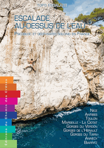 Escalade au-dessus de l'eau