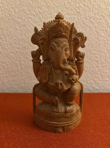 Ganesh en bois de santal (16 x 8 cm)
